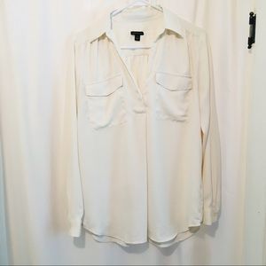Ann Taylor camp style shirt in medium